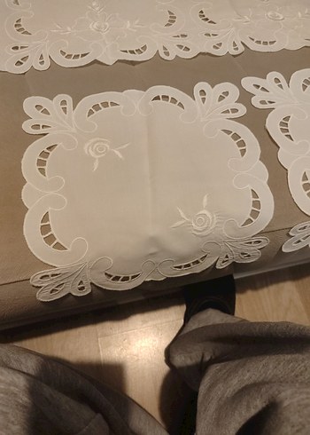 İşlemeli Beyaz Masa Örtüsü Takımı - Görsel 3