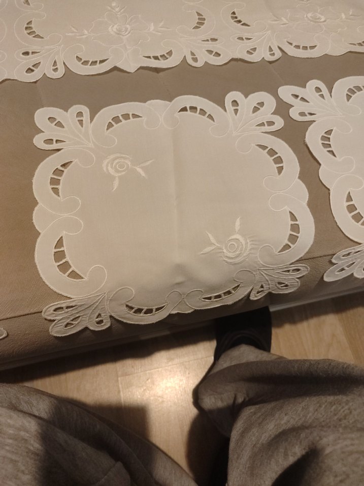 İşlemeli Beyaz Masa Örtüsü Takımı - Görsel 3