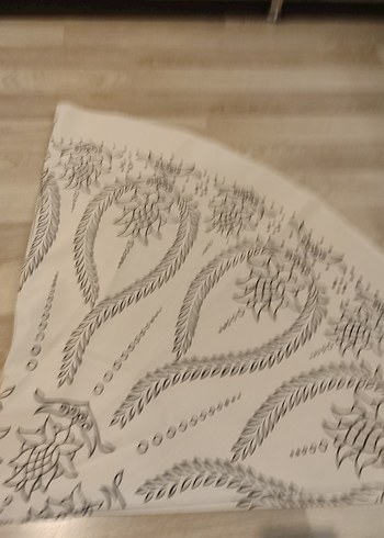 Bej Üzerine Gri Desenli Masa Örtüsü - Görsel 2