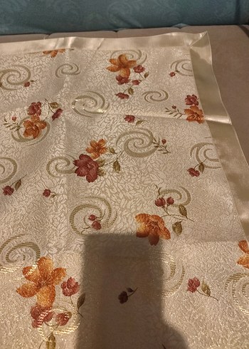 saten açık sarı çiçek desenli masa örtüsü - Görsel 3