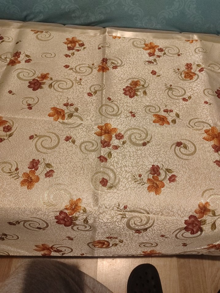 saten açık sarı çiçek desenli masa örtüsü - Görsel 4