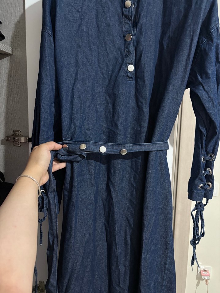 Düğmeli Siyah Batik Desenli Kadın Denim elbise - Görsel 4