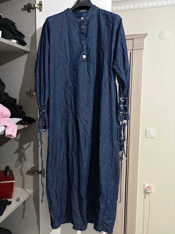 Düğmeli Siyah Batik Desenli Kadın Denim elbise - Görsel 5