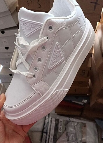 40 Beden beyaz Renk Prada Beyaz spor ayakkabı 