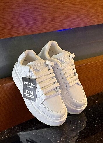 Prada MİLANO #prada #MİLANO #kadın #beyaz A kalite Mağaza Ürünü