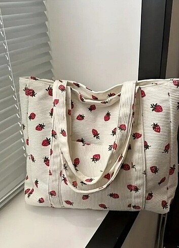 Zara Çilekli Kol Çantası