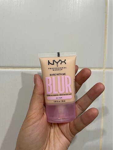 Nyx Bare with Me Blur fondöten