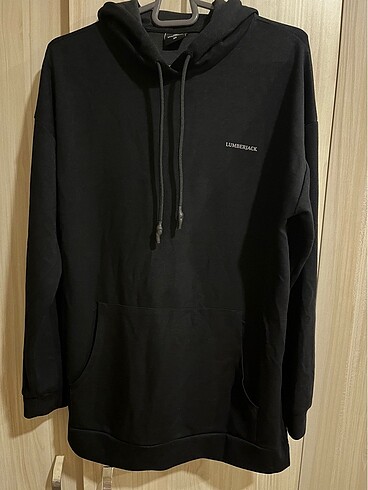 Siyah kapüşonlu sweatshirt