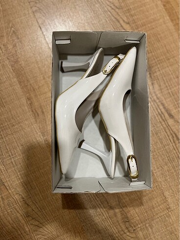 Beyaz stiletto