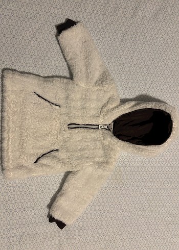 Kapüşonlu Erkek Çocuk Beyaz Peluş Mont - Görsel 3