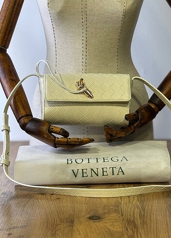 Bottega Veneta Size 21 x 12