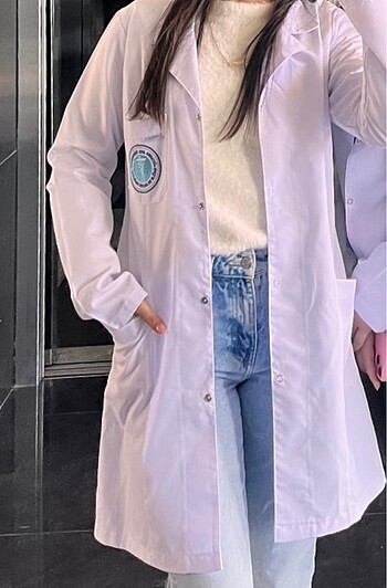 Arel Üniversitesi laboratuvar önlüğü. 