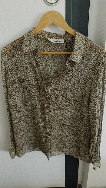 Valentino,leopar desenli gömlek