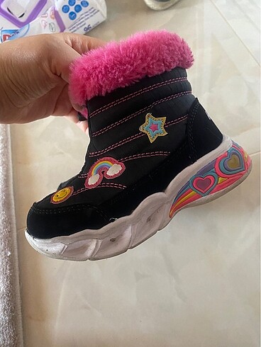 23 Beden Skechers bot