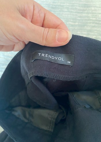 Trendyol & Milla Düğmeli Siyah Yüksek Bel Keten Şort