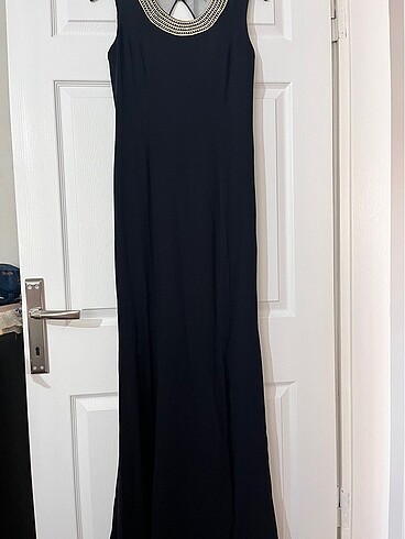 Siyah kuyruklu uzun abiye elbise