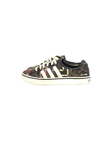 Adidas Spor Ayakkabı %70 İndirimli.