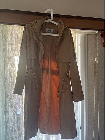 Baharlık trenchcoat