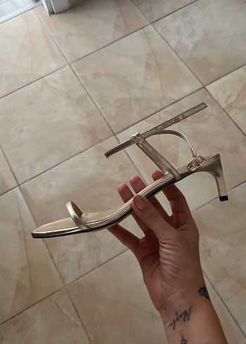 H&M Altın Renkli İnce Topuklu Kadın Ayakkabı