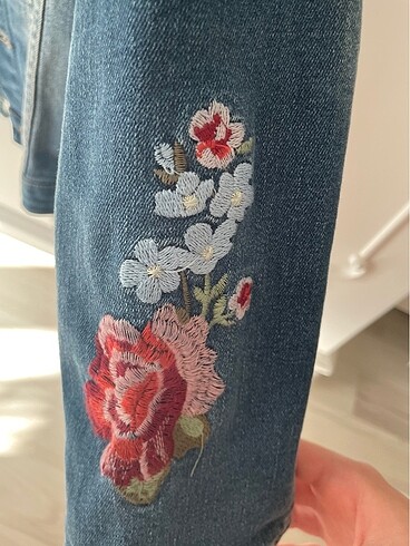 LC Waikiki Kız çocuk kolları işleme detaylı kot ceket