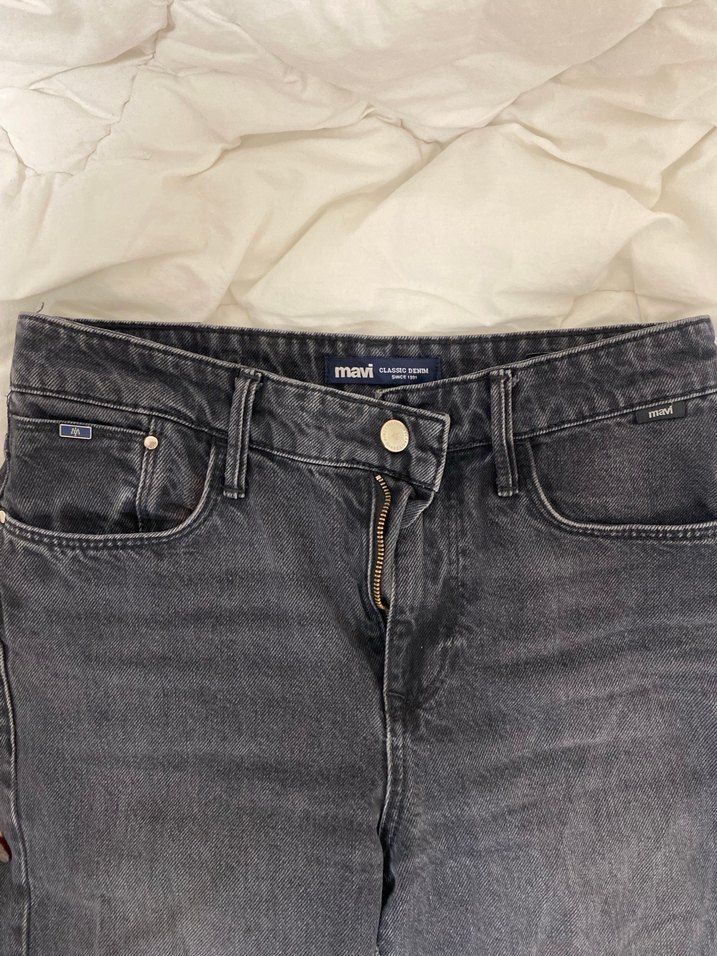 Gri Düğmeli Rahat Kesim Kadın Kot Pantolon - Görsel 4