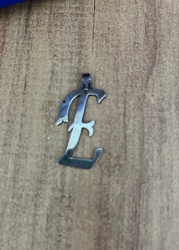 E harfli Kolye Ucu - Görsel 2