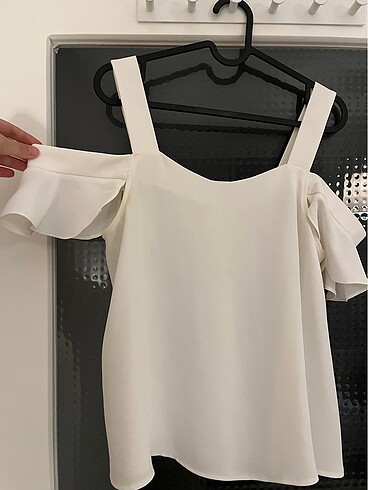 Omuzları Dökümlü Bluz - Görsel 4