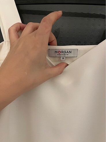 Omuzları Dökümlü Bluz - Görsel 3