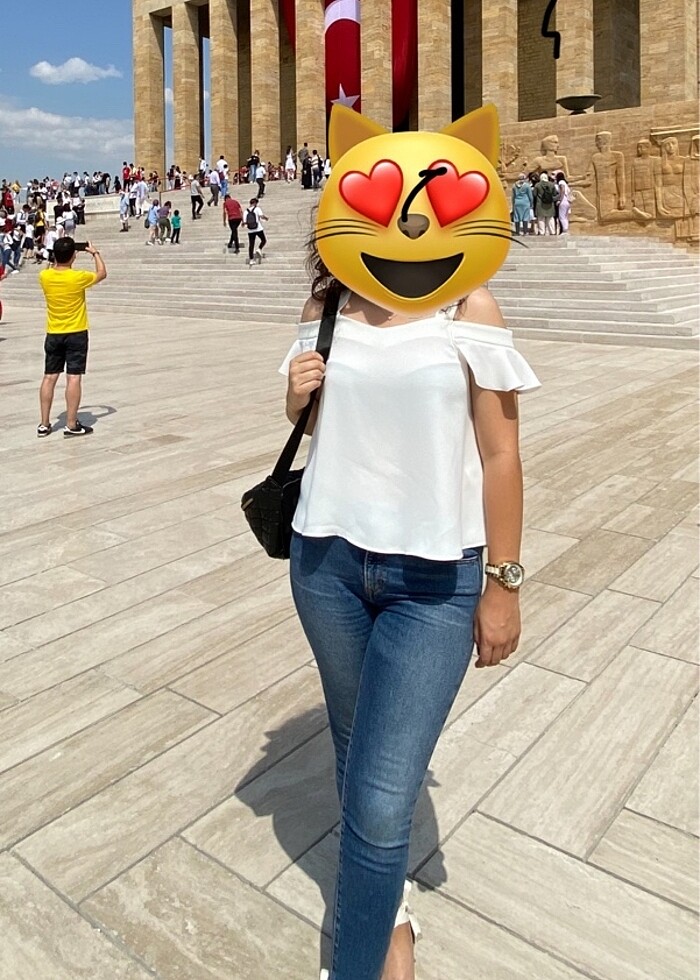 Omuzları Dökümlü Bluz - Görsel 5