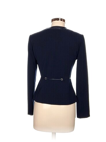 36 Beden Fabrika Blazer %70 İndirimli.