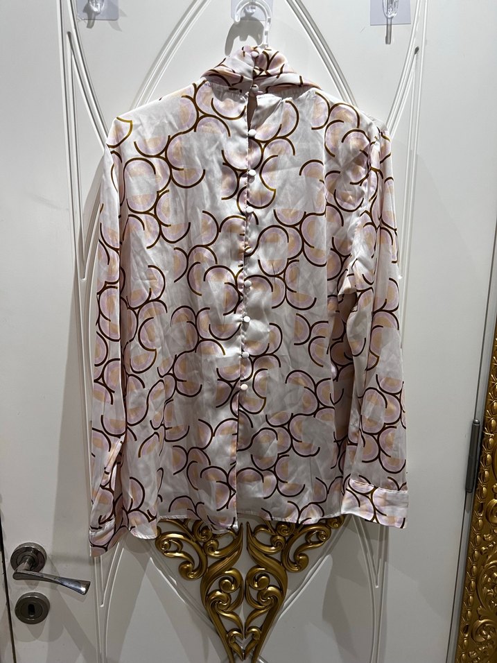 Zincir Detaylı Bej Kadın Uzun Kollu Gömlek - Görsel 2