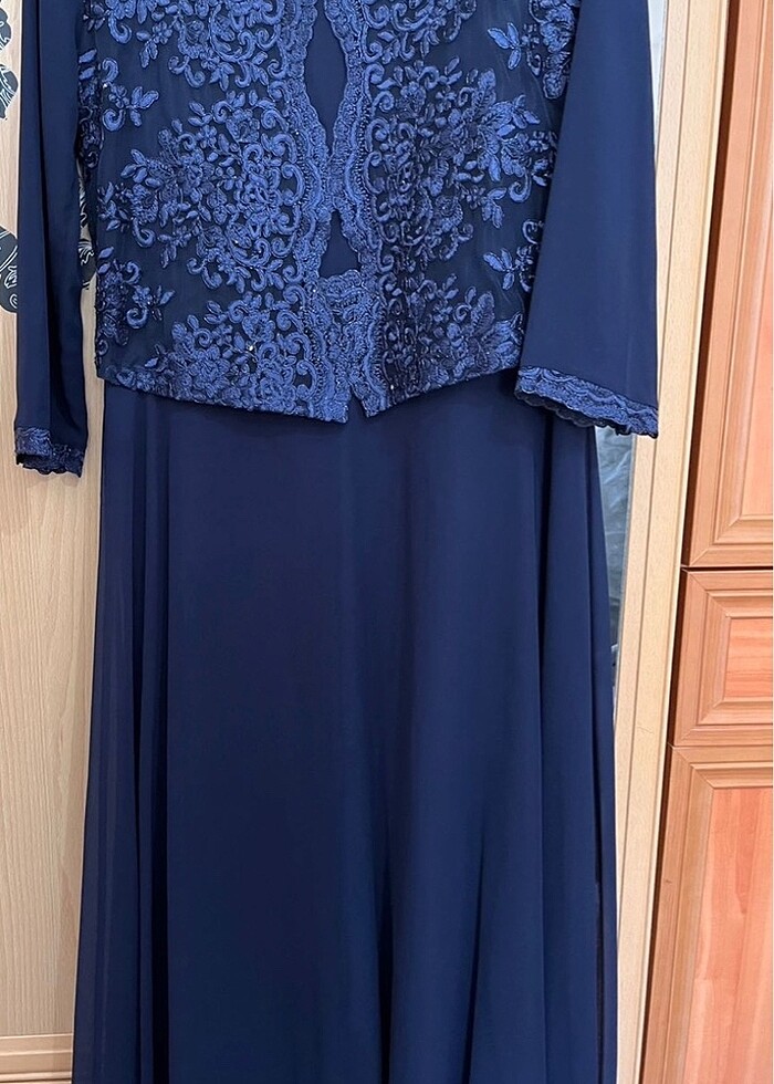 Tesettüre uygun lacivert abiye - Görsel 2