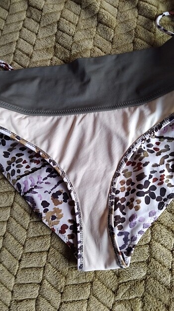 l Beden haki Renk Bikini altı