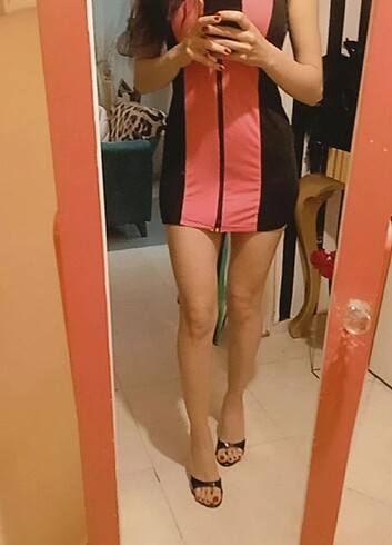 Pembe fermuarlı elbise 