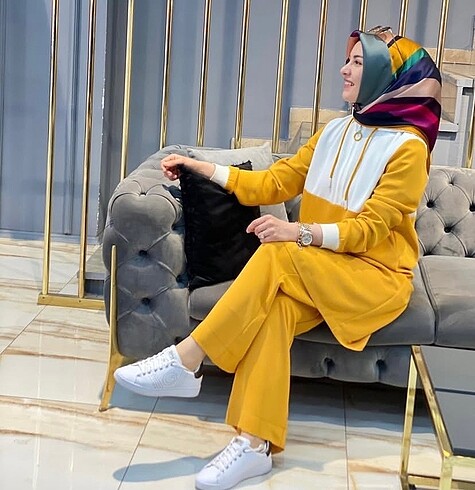 Armine sura ipek eşarp