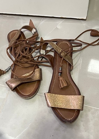 Deri Bohem Tarzı Dolgu Topuklu Kadın Sandalet - Görsel 3