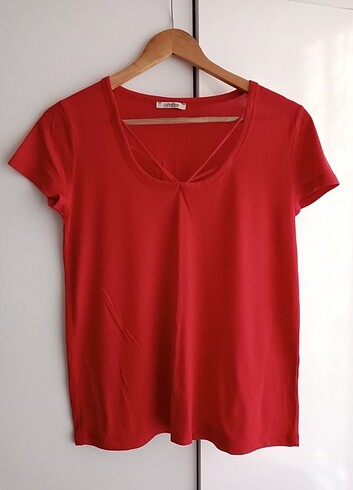 Kırmızı T-shirt