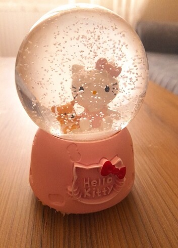 Diğer Kar küresi Hello kittyli