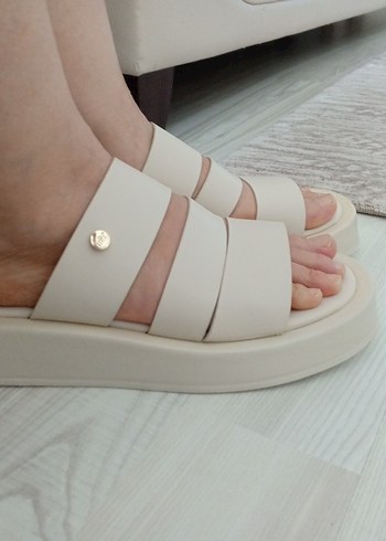 krem Dolgu Topuklu Kadın terlik - Görsel 4