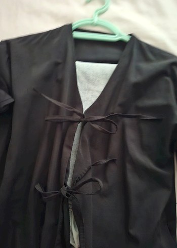 Siyah V Yaka Salaş fiyonklu gömlekk - Görsel 2