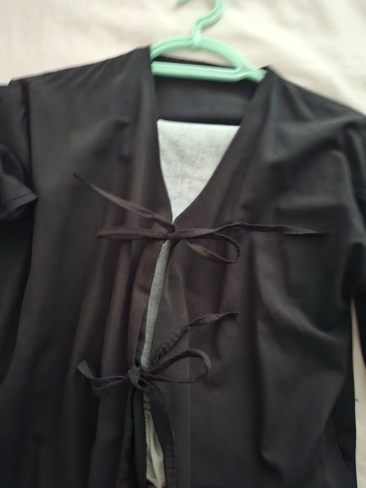 Siyah V Yaka Salaş fiyonklu gömlekk - Görsel 2