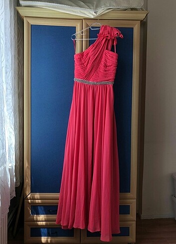Uzun taşlı ve drape detaylı ipekyol abiye