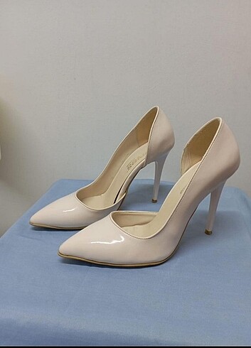 Krem rengi stiletto 