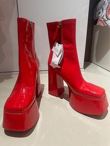 Bershka Bereshka markasi ve hiç giymedim hiç bi sorunu yok