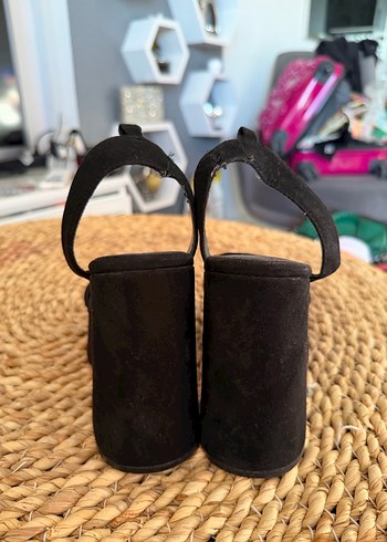 Siyah kadife dolgu topuk ayakkabi - Görsel 4