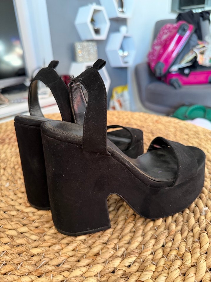 Siyah kadife dolgu topuk ayakkabi - Görsel 3