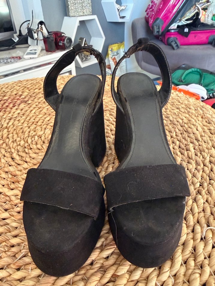 Siyah kadife dolgu topuk ayakkabi - Görsel 2