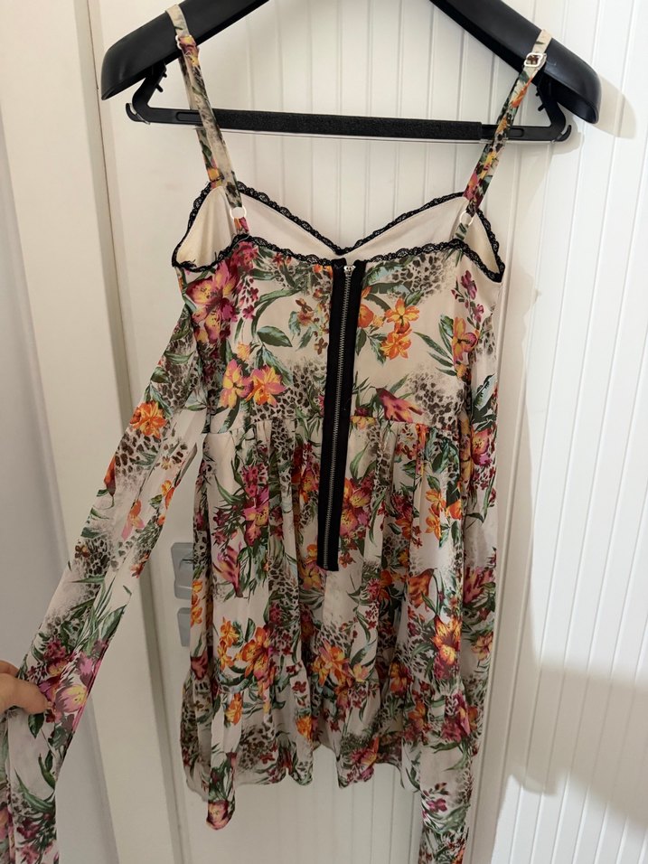 Mini çiçekli elbise - Görsel 4