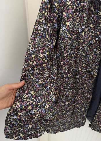 Çiçek Desenli yağmurluk - Görsel 3