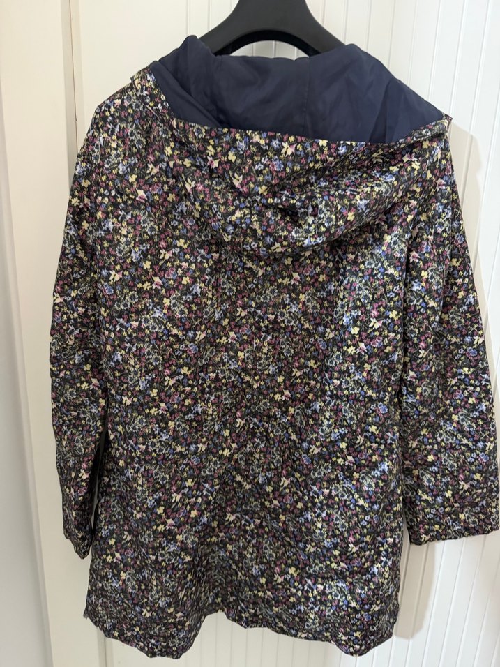 Çiçek Desenli yağmurluk - Görsel 4